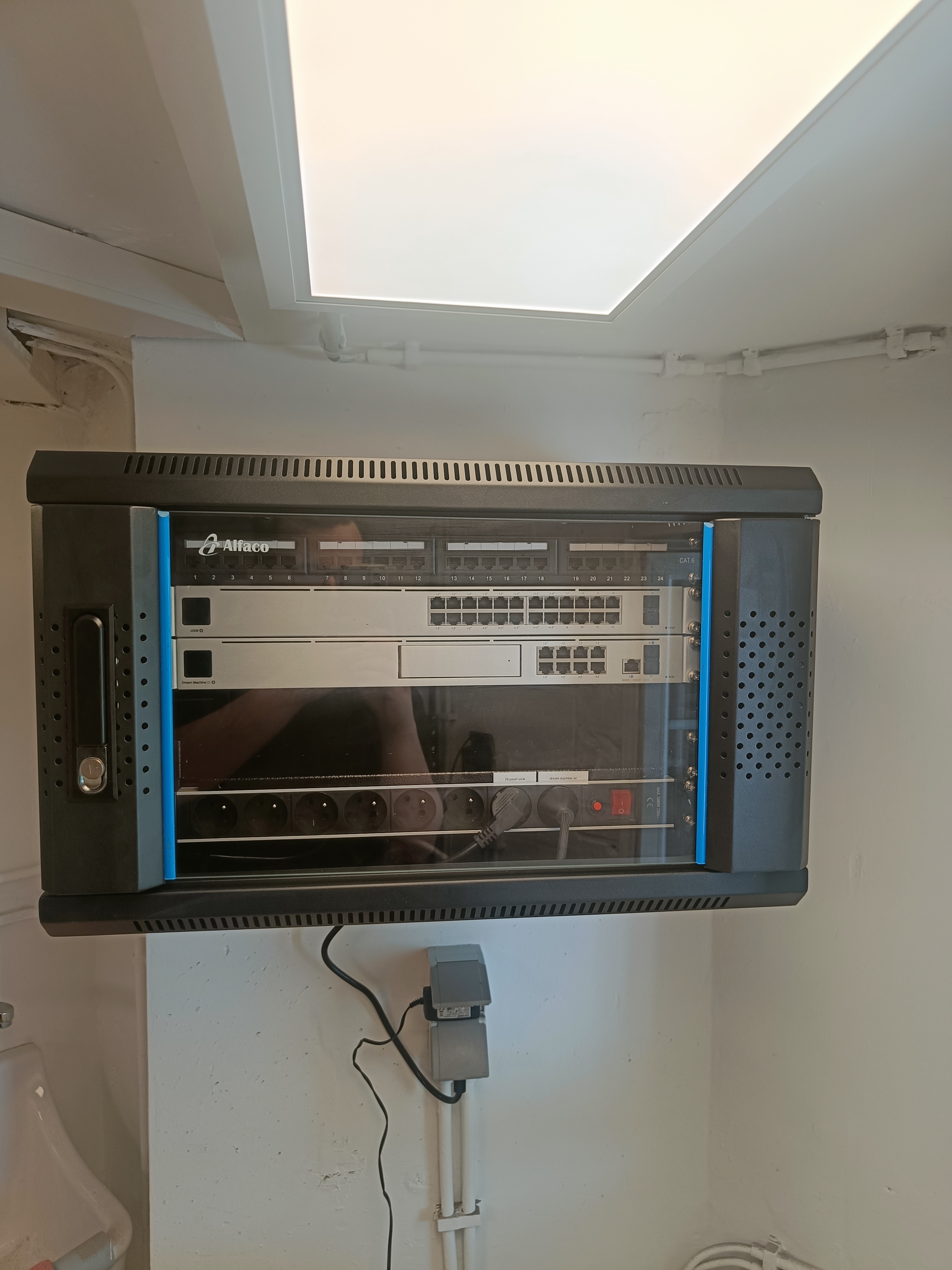 Professionele Datarack inrichting en netwerkbekabeling